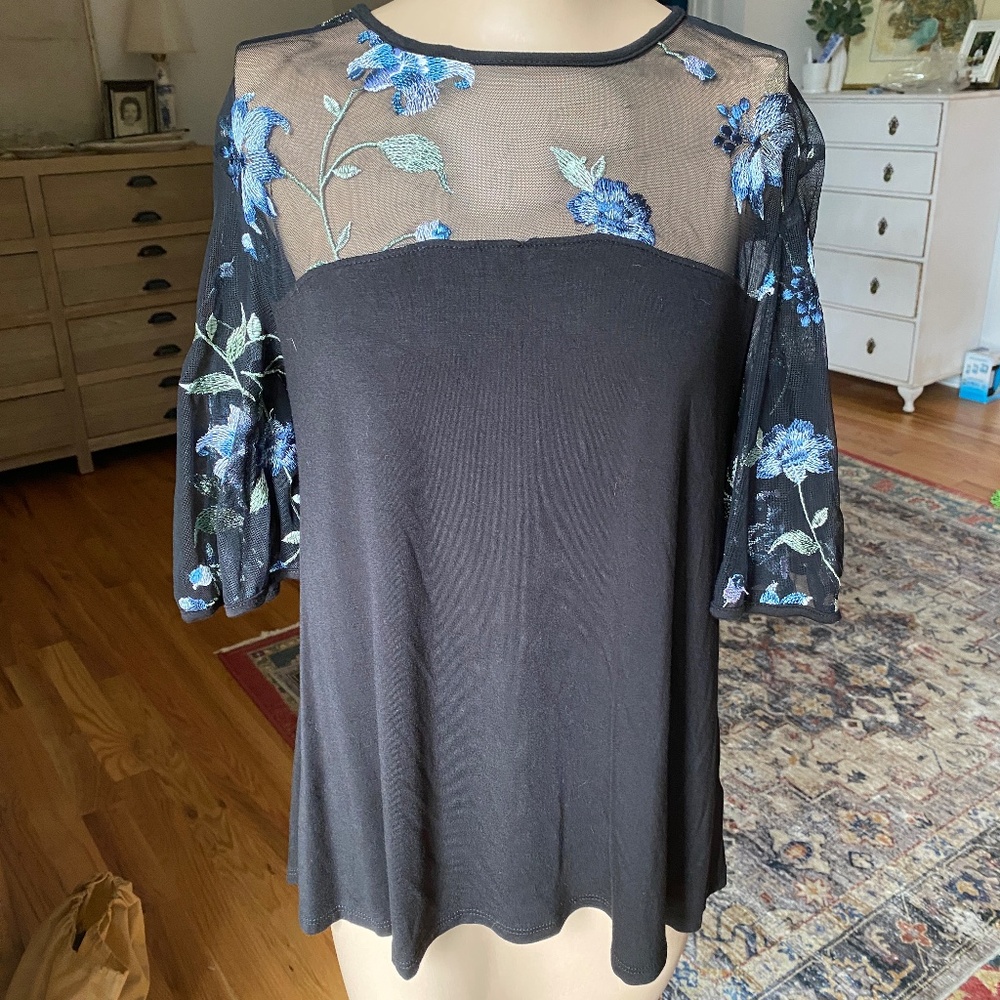 Beautiful Black T-shirt with Embroidery - Size L